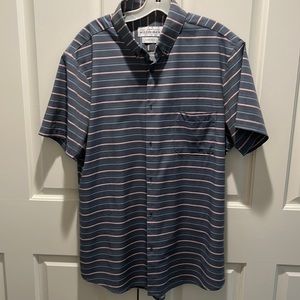 Men’s short sleeve casual shirt. Mizzen + Main. X-Large trim fit.